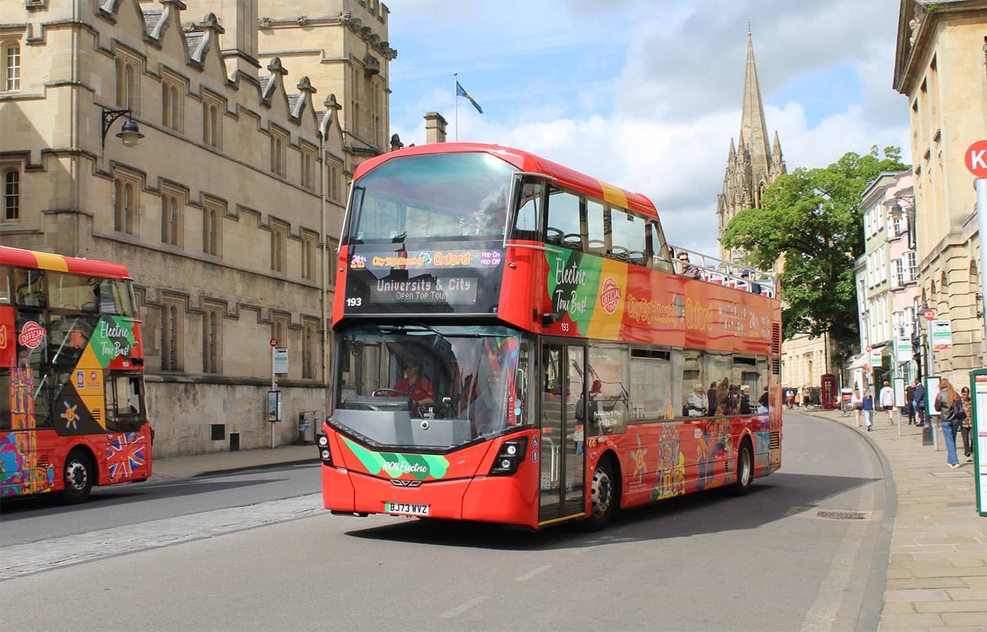 CSSO tour bus leaving High Street, Oxford