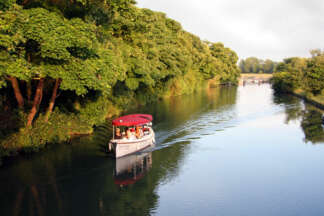 Cruising on the River Isis in Oxford - picture credit: Oxford River Cruises (http://www.oxfordrivercruises.com/)
